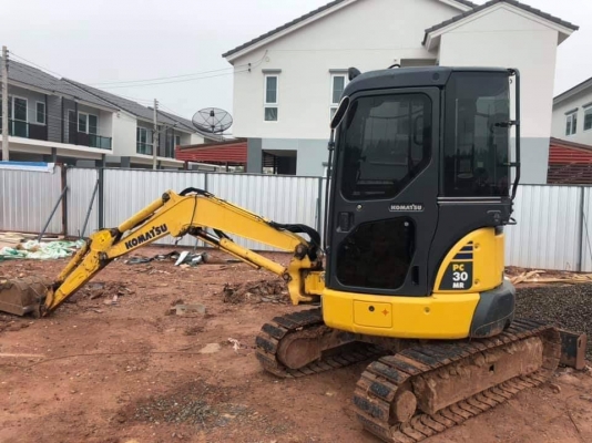 KOMATSU PC30MR-3 ชั่วโมง2,8xx / มีทะเบียน / PM4,000 / มีบุ้งกี๋2ใบ สนใจติดต่อผึ้ง 095-0563605
