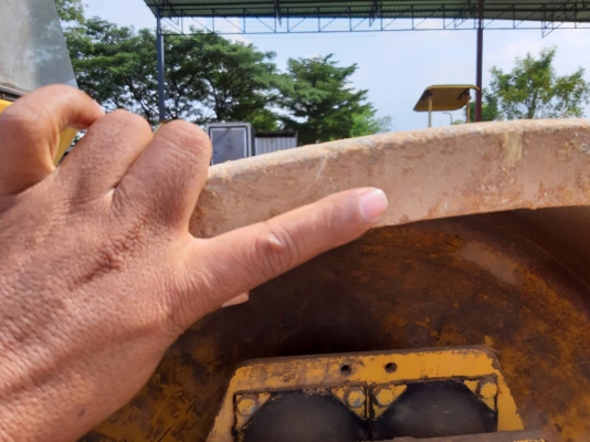 ขาย 1,850,000 รถบดสั่นสะเทือน 20 ตัน DYNAPAC CA 602D สภาพเก่านอก ล้อเหล็กเรียบหนา 2 เพลา หัวเก๋ง ยางดี เครื่องดี ปั้มสั่นแรง เล่มทะเบียน รถสวยพร้อมใช้เอกสารเล่มพร้อมโอน รถอยู่ กทม. 064-191-1112