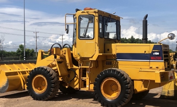 ขายรถตักล้อยาง KOMATSU WA200-1 นำเข้าเองจากญี่ปุ่น สภาพสวยพร้อมใช้ มีVDOการทำงานครับ
