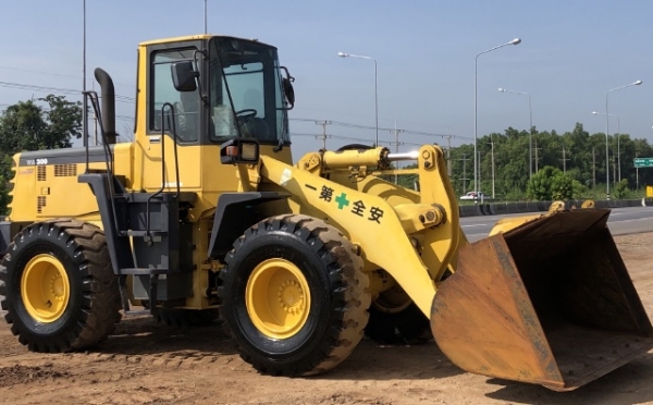 ขายรถตักล้อยาง KOMATSU WA300-3E นำเข้าเองจากญี่ปุ่น สภาพสวยพร้อมใช้งาน มีVDOการทำงานครับ ขายรถตักล้อยาง KOMATSU WA300-3E นำเข้าเองจากญี่ปุ่น สภาพสวยพร้อมใช้งาน มีVDOการทำงานครับ