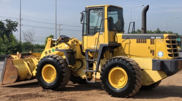 ขายรถตักล้อยาง KOMATSU WA300-3E นำเข้าเองจากญี่ปุ่น สภาพสวยพร้อมใช้งาน มีVDOการทำงานครับ ขายรถตักล้อยาง KOMATSU WA300-3E นำเข้าเองจากญี่ปุ่น สภาพสวยพร้อมใช้งาน มีVDOการทำงานครับ