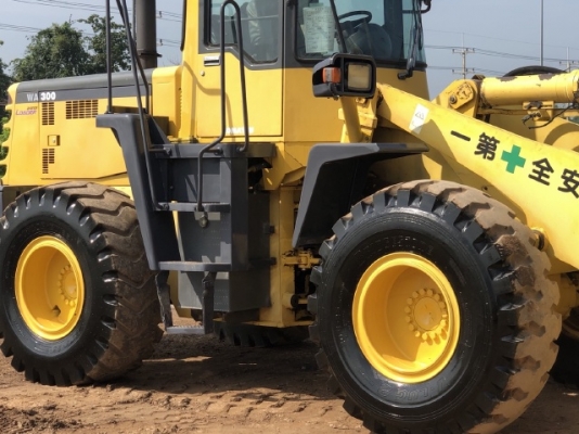 ขายรถตักล้อยาง KOMATSU WA300-3E นำเข้าเองจากญี่ปุ่น สภาพสวยพร้อมใช้งาน มีVDOการทำงานครับ ขายรถตักล้อยาง KOMATSU WA300-3E นำเข้าเองจากญี่ปุ่น สภาพสวยพร้อมใช้งาน มีVDOการทำงานครับ