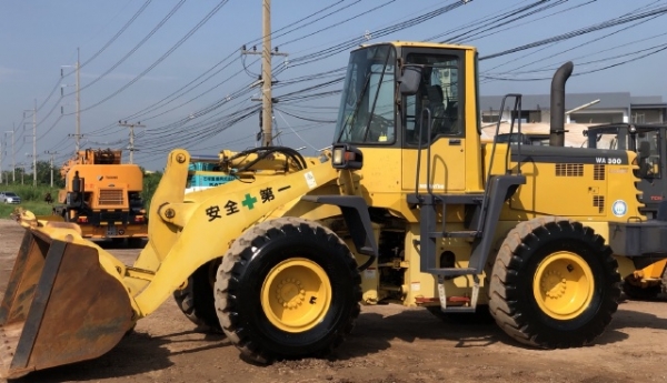 ขายรถตักล้อยาง KOMATSU WA300-3E นำเข้าเองจากญี่ปุ่น สภาพสวยพร้อมใช้งาน มีVDOการทำงานครับ