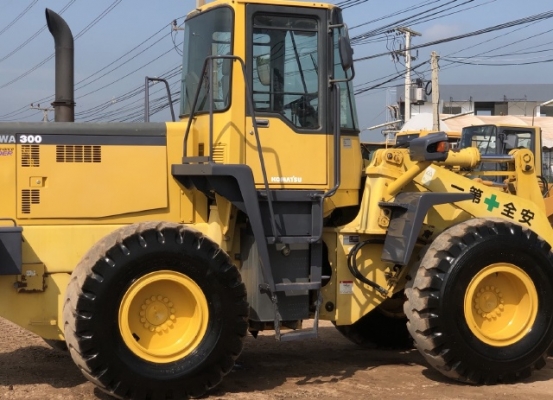 ขายรถตักล้อยาง KOMATSU WA300-3E นำเข้าเองจากญี่ปุ่น สภาพสวยพร้อมใช้งาน มีVDOการทำงานครับ ขายรถตักล้อยาง KOMATSU WA300-3E นำเข้าเองจากญี่ปุ่น สภาพสวยพร้อมใช้งาน มีVDOการทำงานครับ