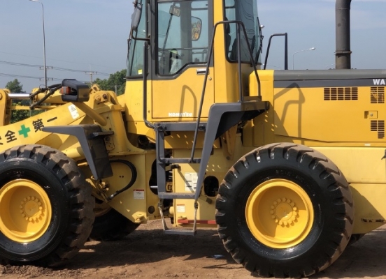 ขายรถตักล้อยาง KOMATSU WA300-3E นำเข้าเองจากญี่ปุ่น สภาพสวยพร้อมใช้งาน มีVDOการทำงานครับ ขายรถตักล้อยาง KOMATSU WA300-3E นำเข้าเองจากญี่ปุ่น สภาพสวยพร้อมใช้งาน มีVDOการทำงานครับ