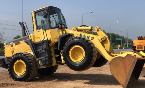 ขายรถตักล้อยาง KOMATSU WA300-3E นำเข้าเองจากญี่ปุ่น สภาพสวยพร้อมใช้งาน มีVDOการทำงานครับ ขายรถตักล้อยาง KOMATSU WA300-3E นำเข้าเองจากญี่ปุ่น สภาพสวยพร้อมใช้งาน มีVDOการทำงานครับ