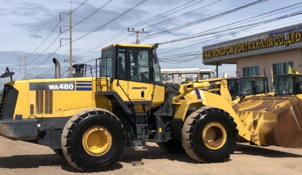 ขายรถตักล้อยาง KOMATSU WA480-6 นำเข้าเองจากญี่ปุ่น สภาพสวยพร้อมใช้ มีVDOการทำงานครับ ขายรถตักล้อยาง KOMATSU WA480-6 นำเข้าเองจากญี่ปุ่น สภาพสวยพร้อมใช้ มีVDOการทำงานครับ