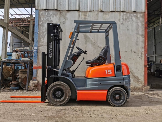 ขายด่วนน โคตรถูกก!! TOYOTA รุ่น 6 FD15 เสา 3 เมตร เกียร์ Manual