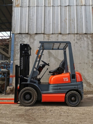 ขายด่วนน โคตรถูกก!! TOYOTA รุ่น 6 FD15 เสา 3 เมตร เกียร์ Manual