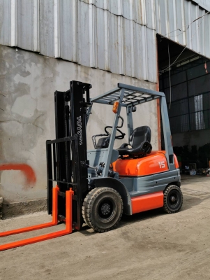 ขายด่วนน โคตรถูกก!! TOYOTA รุ่น 6 FD15 เสา 3 เมตร เกียร์ Manual