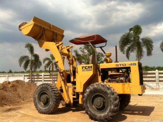 ขายรถตัก tcm 45เอวอ่อน ขับ4ล้อ