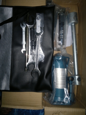 ชุดเครื่องมือแม่แรงติดรถ HINO