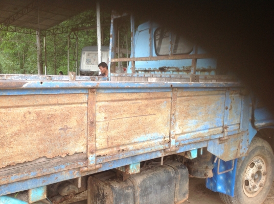 6 ล้อ  สั้น.    ร้อยแรง