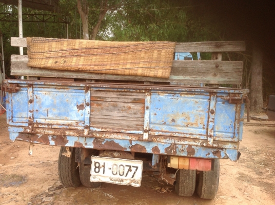 6 ล้อ  สั้น.    ร้อยแรง