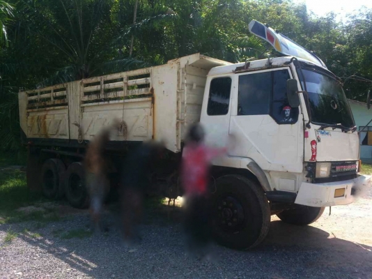 รถมิตซู 10 ล้อดั้ม FM527M-TF 220 แรงม้า  สนใจติดต่อ 081 - 6079515