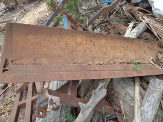 ขายผานดันหน้าของรถไถฟอร์ด อุปกรครบพร้อมติดตั้งได้เลยคับ