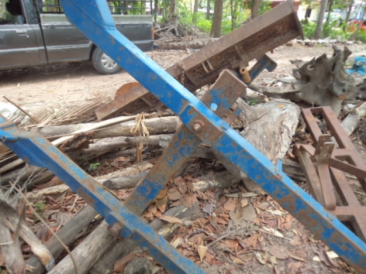 ขายผานดันหน้าของรถไถฟอร์ด อุปกรครบพร้อมติดตั้งได้เลยคับ