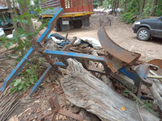 ขายผานดันหน้าของรถไถฟอร์ด อุปกรครบพร้อมติดตั้งได้เลยคับ