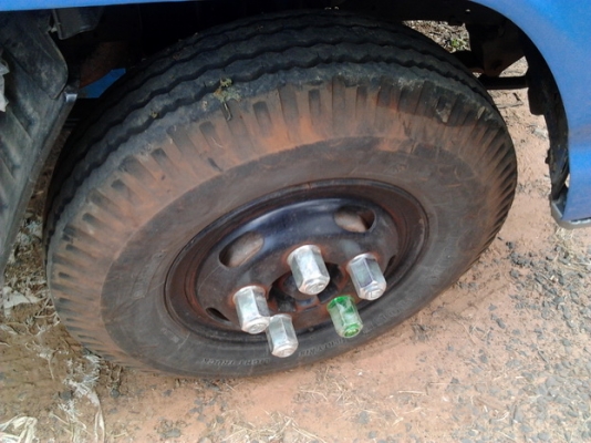 ***ขายแล้วครับขอบคุณ Truck2hand ขาย 6ล้อ ISUZU 120 NPR66L ประกอบ สภาพสวยๆเดิม เครื่องเดิม4HF1 120HP แห้งดี ไม่เยิ้ม ช่วงล่างเดิมๆแน่น คัสซีสวยมาก สวยทั้งเส้น ไม่มีบวมไม่มีผุ สีเดิมโรงงาน ยาง7.50 สวย6เส้น กระบะพื้นไม้คอกเหล็ก 4.30ม.สภาพดี ไม่ผุ หัวบาง ภายใ