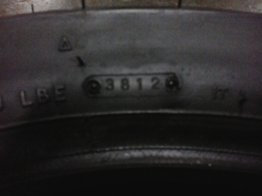 ขายยาง2เส้น ราคาถูก สภาพใหม่มาก สนใจติต่อ 0815534200 บังแบน