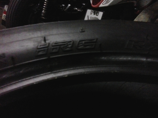 ขายยาง2เส้น ราคาถูก สภาพใหม่มาก สนใจติต่อ 0815534200 บังแบน