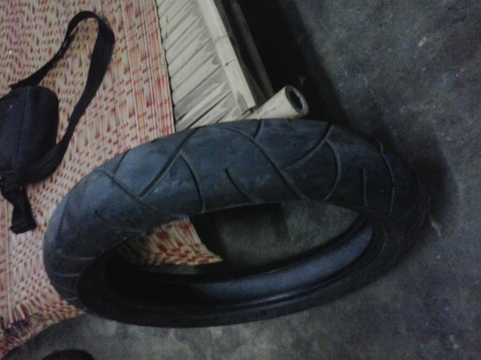 ขายยาง2เส้น ราคาถูก สภาพใหม่มาก สนใจติต่อ 0815534200 บังแบน