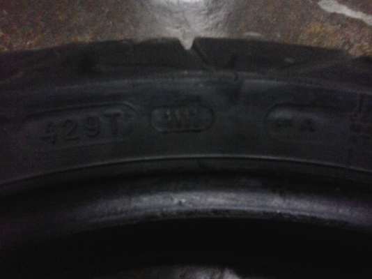 ขายยาง2เส้น ราคาถูก สภาพใหม่มาก สนใจติต่อ 0815534200 บังแบน