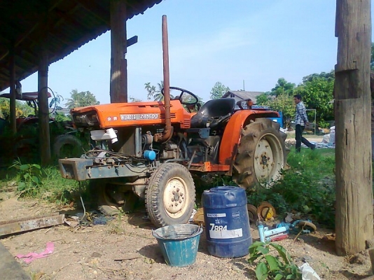 ขายด่วน..รถไถ KUBOTA ZB1600 ขับเคลื่อน 4 ล้อ แถมฟรีอุปกรณ์ตัดหญ้า รถสวย พร้อมใช้งาน.