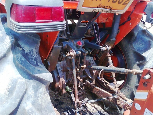 ขายด่วน..รถไถ KUBOTA L3408 เลขไมล์ 1,6xx ชั่วโมง รถสวยมี ใบดันหน้า ผาน 6 และจอบหมุน ตราช้าง รถมีทะเบียนครบ.