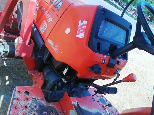 ขายด่วน..รถไถ KUBOTA L3408 เลขไมล์ 1,6xx ชั่วโมง รถสวยมี ใบดันหน้า ผาน 6 และจอบหมุน ตราช้าง รถมีทะเบียนครบ.