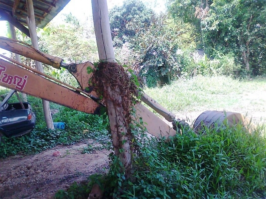 ขายด่วน..รถขุด KOMATSU PC100-2 ช่วงล่างสวย 90\% รถสวยครบ พร้อมใช้งาน.