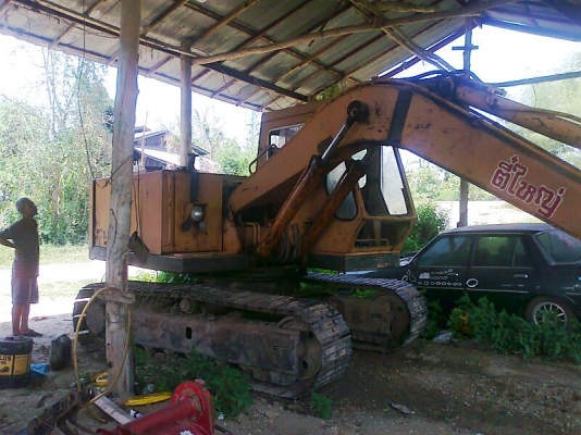 ขายด่วน..รถขุด KOMATSU PC100-2 ช่วงล่างสวย 90\% รถสวยครบ พร้อมใช้งาน.