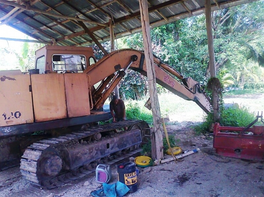 ขายด่วน..รถขุด KOMATSU PC100-2 ช่วงล่างสวย 90\% รถสวยครบ พร้อมใช้งาน.