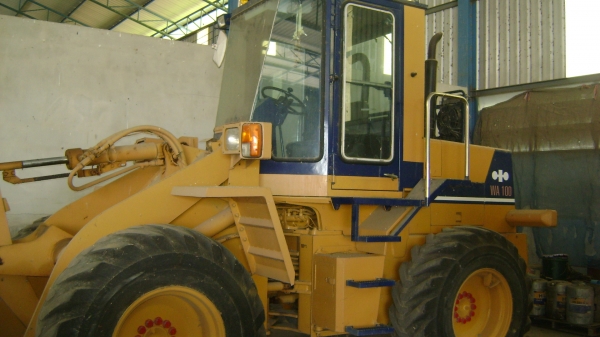 ต้องการขายรถตัก wa100 สภาพสวยมากมีแอร์