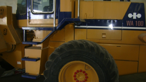 ต้องการขายรถตัก wa100 สภาพสวยมากมีแอร์