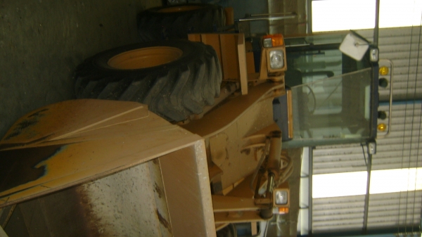 ต้องการขายรถตัก wa100 สภาพสวยมากมีแอร์