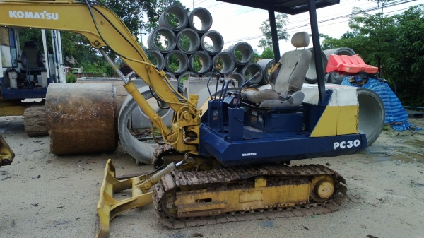 pc30-5 พร้อมใช้ สภาพดี (ขาย...อยากได้รถตักล้อยาง) รถยังสวย