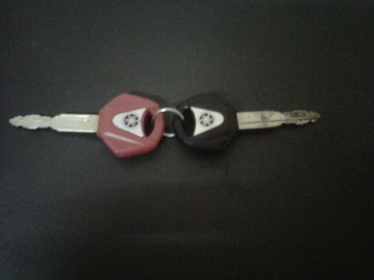 ***ขาย sr400 ปี 2003 กุญแจชิป เดิมๆ ประกอปใหม่ 73000 บาท ohm คอนหวัน*** กุญแจชิป 2 ดอก แดง ดำ ครบครับ ถังสวยไม่มีบุบครับ เครื่องดีมากครับ ระบบไฟใช้ได้ปรกติทุกอย่างครับ เอกสารอินวอยออกชื่อครับ   เฟรม เครื่อง ครบครับ สนใจ 0858730704 ohm คอนหวัน