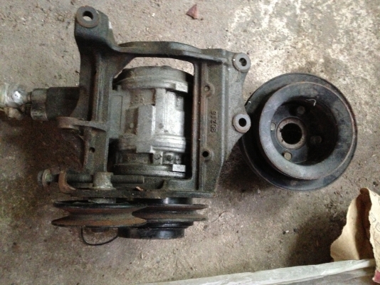 ขายคอมแอร์พร้อมขายึดและมูเล่3 ร่องของโตโยต้า 2y 3yของถอด