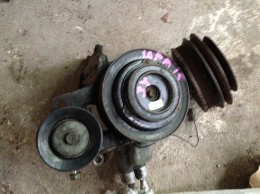 ขายคอมแอร์พร้อมขายึดและมูเล่3 ร่องของโตโยต้า 2y 3yของถอด