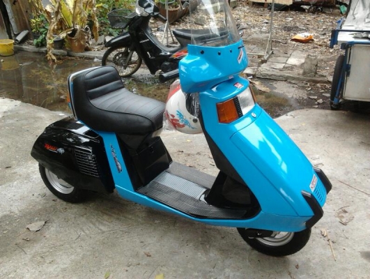 ขายรถป๊อบสามล้อ HONDA สีฟ้าดำ สวยสวย สีไหม่ทั้งคัน สภาพรถดีพร้อมใช้ อุปกรทั้งคัน ระบบไฟใช้ได้หมด สตาร์ดสองระบบ มือเท้า