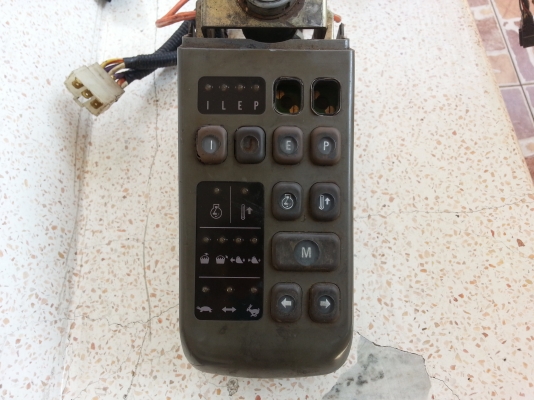 ขายด่วน กล่อง+ จอ  HITACHI EX200-2 ที่เห็นให้หมด