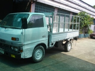ขายรถบรรทุกเล็ก 4ล้อ อีซูซุทะเบียนเล็กไม่ติดเวลาถูก