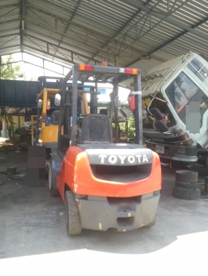 TOYOTA 8 FD 30 เครื่องยนต์ ดีเซล เกียร์ออโต้ ยกได้ 3 ตัน TOYOTA 8 FD 30 เครื่องยนต์ ดีเซล เกียร์ออโต้ ยกได้ 3 ตัน