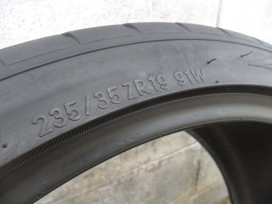 ยาง NITTO 235/35ZR19 ปี10 สวยๆ 1 คู่ ยาง NITTO 235/35ZR19 ปี10 สวยๆ 1 คู่