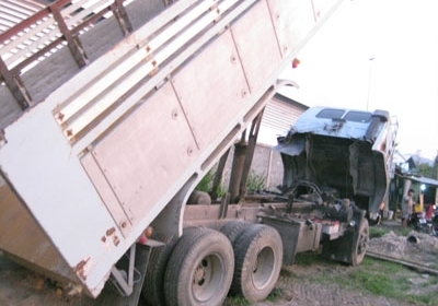 ขาย Isuzu Roccy สิบล้อสองเพลาดั้มพ์ ห้างเดิมๆ สภาพดี พร้อมใช้ โทร 088-4501277 ตลอด 24 ชม. ขาย Isuzu Roccy สิบล้อสองเพลาดั้มพ์ ห้างเดิมๆ สภาพดี พร้อมใช้ โทร 088-4501277 ตลอด 24 ชม.