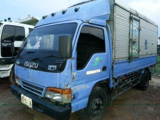 ขายด่วนหกล้อ NPR71L 135 แรงตู้แห้งยาว4.3เมตรสภาพพร้อมใชรถปี2548รีบจอง 0801515451 0811838154