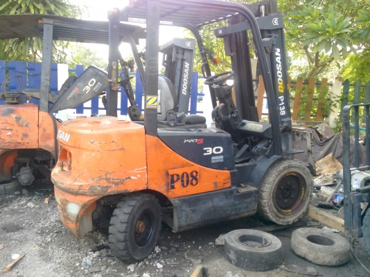 นำ้หนักยก 3 ตัน DOOSAN D30S-5 เกียร์ออโต้ เครื่องยนต์ดีเซล