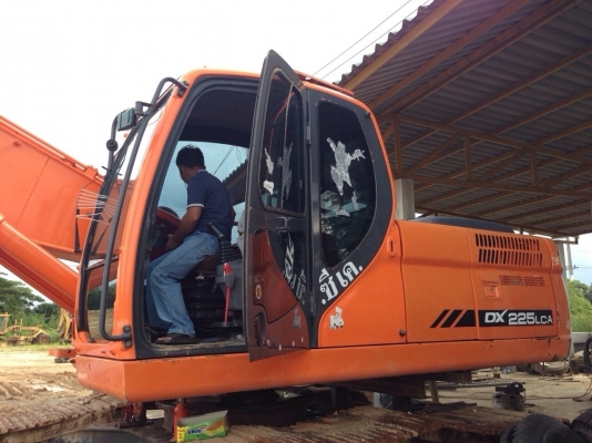 ขายด่วน DOOSAN DX 225 LCA สภาพสวยค่ะ 4000 ชม. ขายด่วน DOOSAN DX 225 LCA สภาพสวยค่ะ 4000 ชม.
