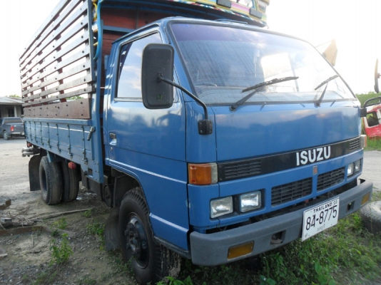 Isuzu NPR 115 Fหน้า Fหลัง คอกไม้สวย ยางปานกลางขึ้น ทะเบียนพร้อม ราคาต่อรองได้
